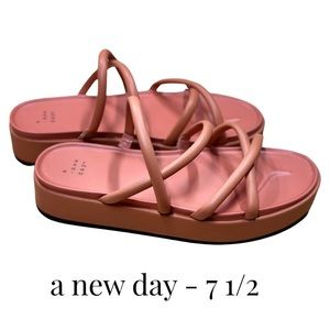 ☀️NEW☀️- Never worn - cute summer platform sandals - coral